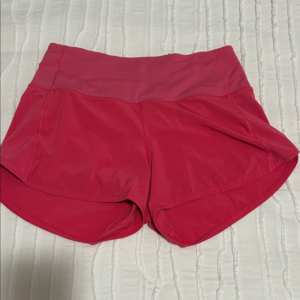 Lululemon Hotty Hot 2.5” shorts